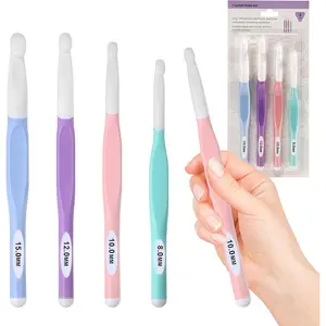 Large Sizes Crochet Hooks 8mm, 10mm, 12mm, 15mm Rubber Handle Crochet Hook 4PCS- Ergonomic Handle Crochet Hooks Weaving Tools for Knitting Blankets, Shawl and Carpet