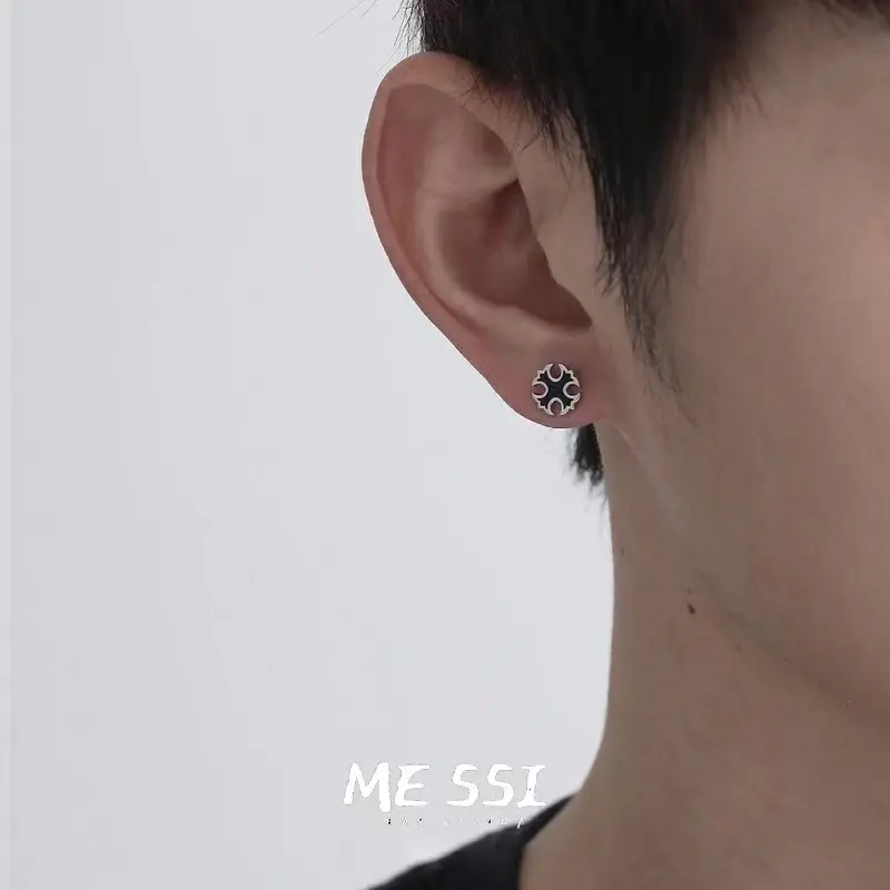 A110 Round Cross Black