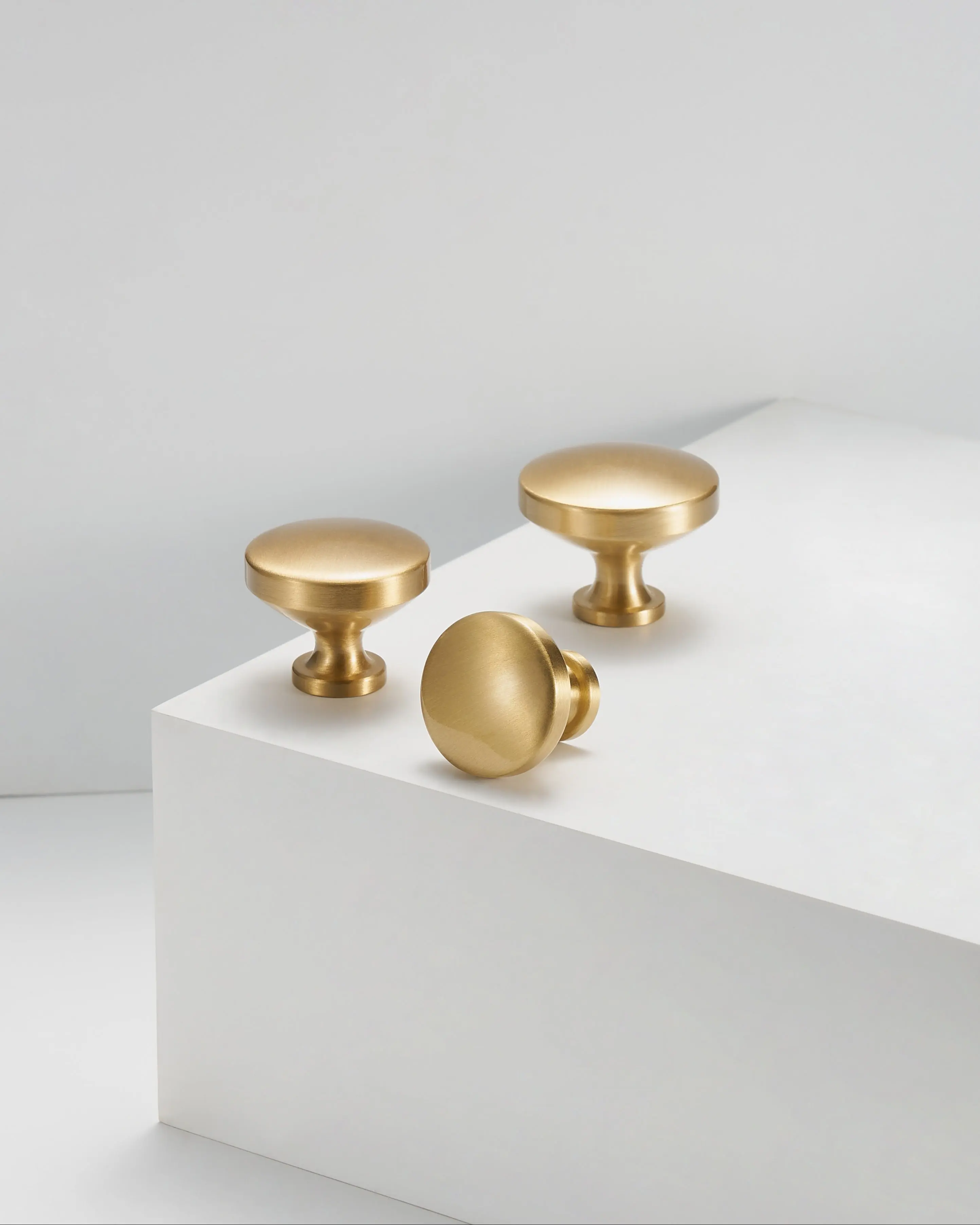 LEXINGTON ROUND SILHOUETTE KNOB COLLECTION
