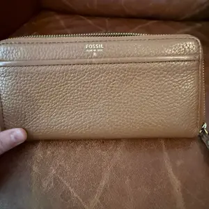 FOSSIL WALLET