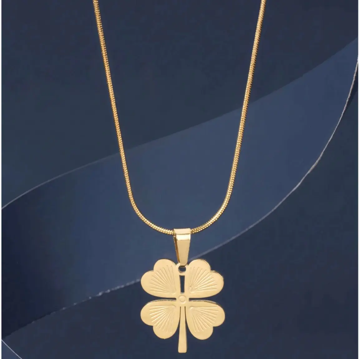 1pc Classic And Luxurious 18K Gold Plated Stainless Steel Serpent Bone-Shaped Blade Chain With Lucky Clover Pendant, Suitable For Women's Daily And Festival Wear
