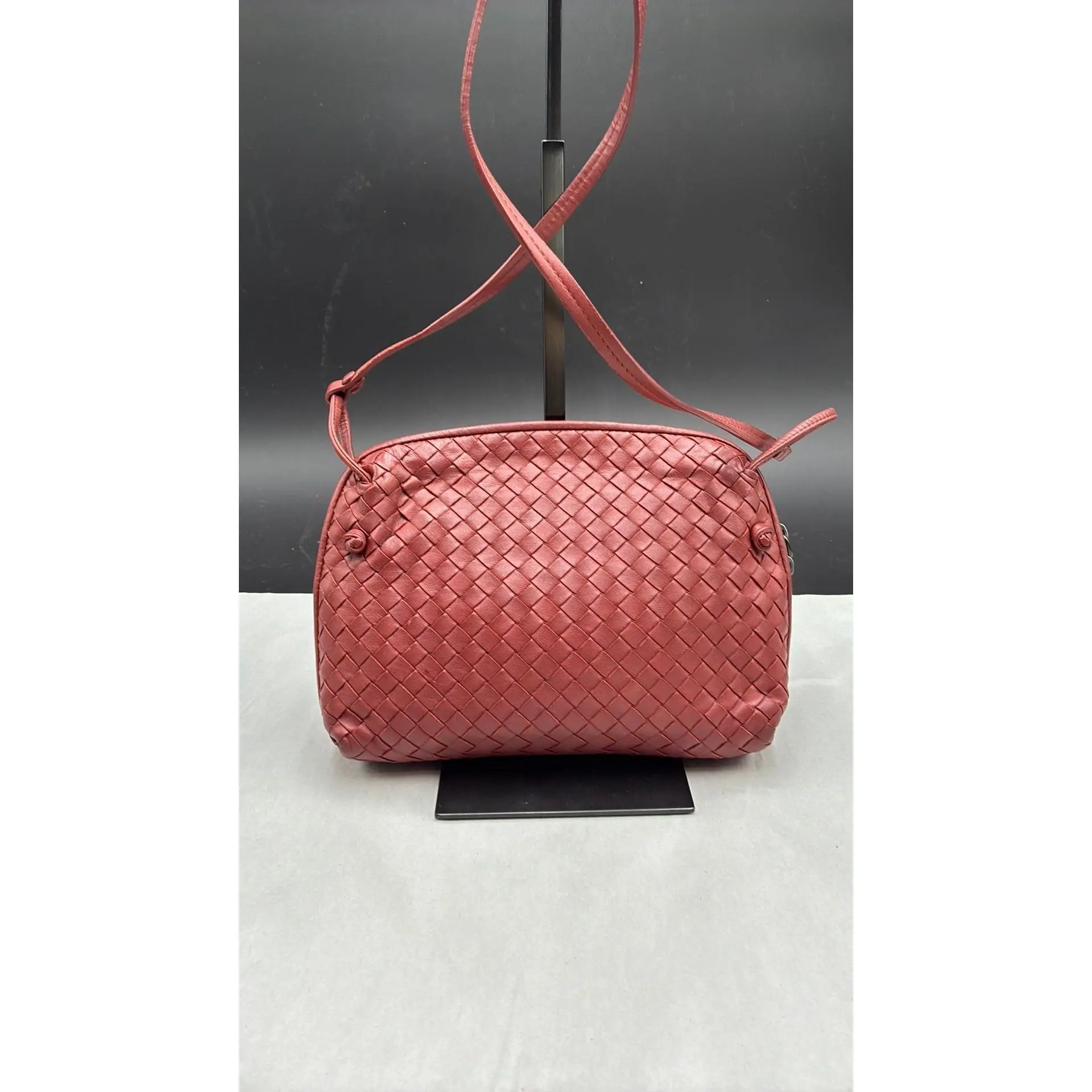 Pre-owned Leather Luxury Bags & Accessories Bottega Veneta Nodini Crossbody Bag, Brown Date Code: BO3549448K. Entrupy ID: K863YCQ.