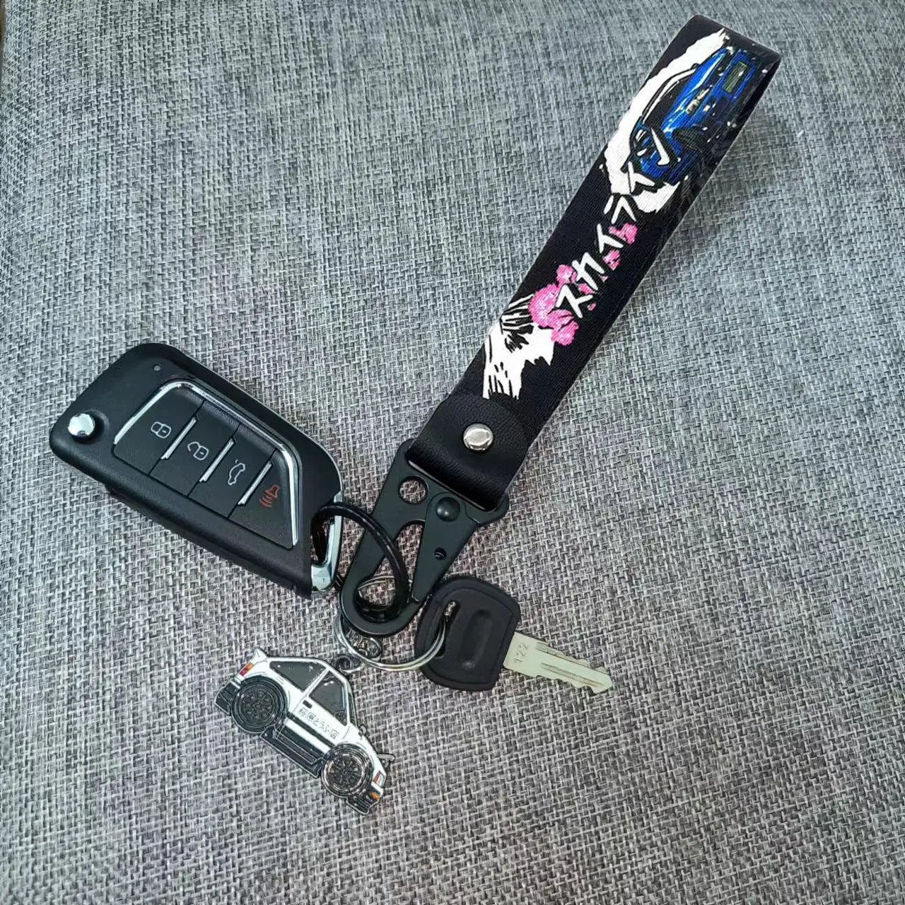 Race Car & Cherry Blossom Pattern Car Keychain, Portable Anti-lost Car Key Chain, Car Accessories, Car Key Decorative Lanyard, Cool Car Accessories, C
