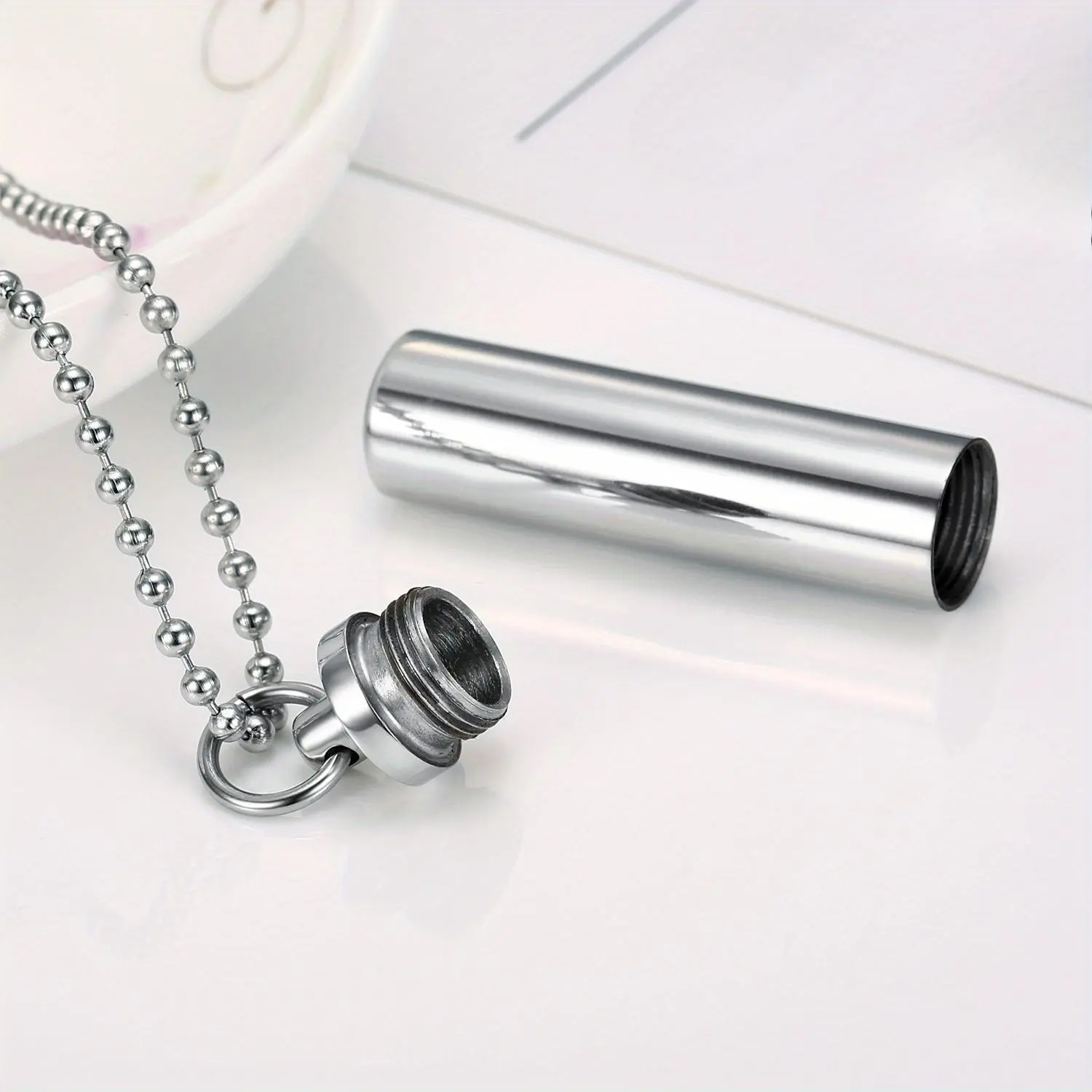 Geometric Cylindrical Stainless Steel Pendant Perfume Necklace - Openable Cap Smooth Wishing Bottle, Unisex Fashion Costume Jewelry, Emergency Survival Supplies, Perfume Necklace Necklaces