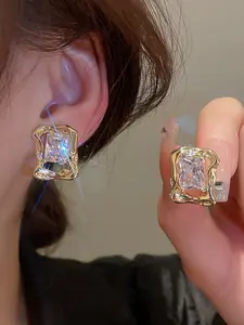 1 pair of elegant, distinctive, trendy and high-end, niche geometric diamond-encrusted everyday versatile women's earrings Diamond Stud Earrings
