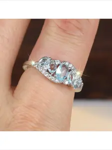 Hot Selling Exquisite Luxury Silver Inlaid Aquamarine Band Ring Niche Design Oval Blue Diamond Cluster Setting Elegant Versatile Premium Sense Advanced Texture Daily Wear High End Ring for Women