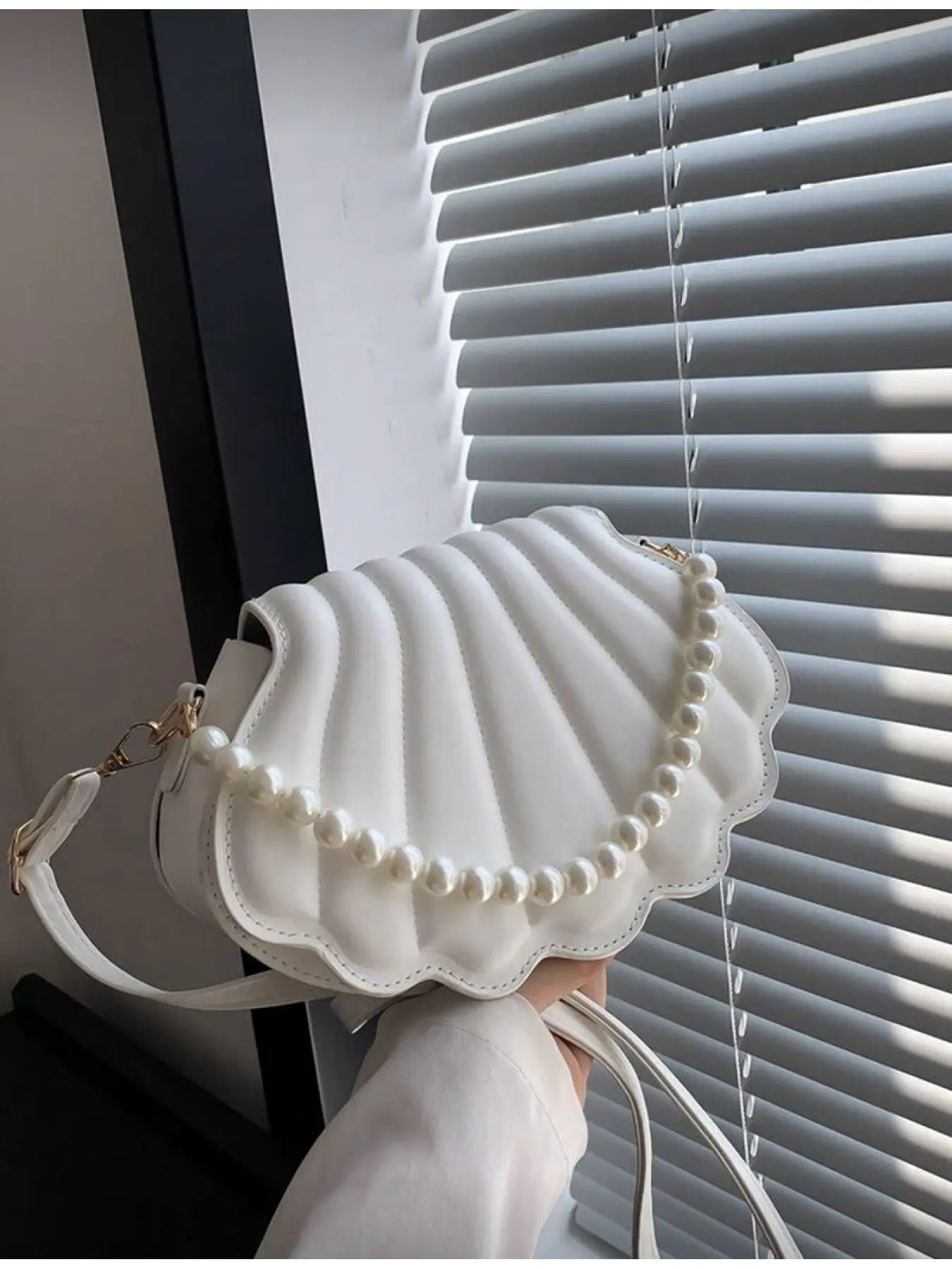 Elegant Shell Shaped Faux Pearl Decorated Women's Handbag Stylish Crossbody Bag Party Wedding Dinner Prom Clutch Bag Suitable for Bridal Formal Evening Dresses Birthday Outfits Quilted Shoulder Bag Elegant Embossed Bag