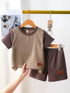 Boys' Summer New Set, Special Fabric Round Neck Short Sleeve with Casual Shorts, 2-Piece, Comfortable and Stylish