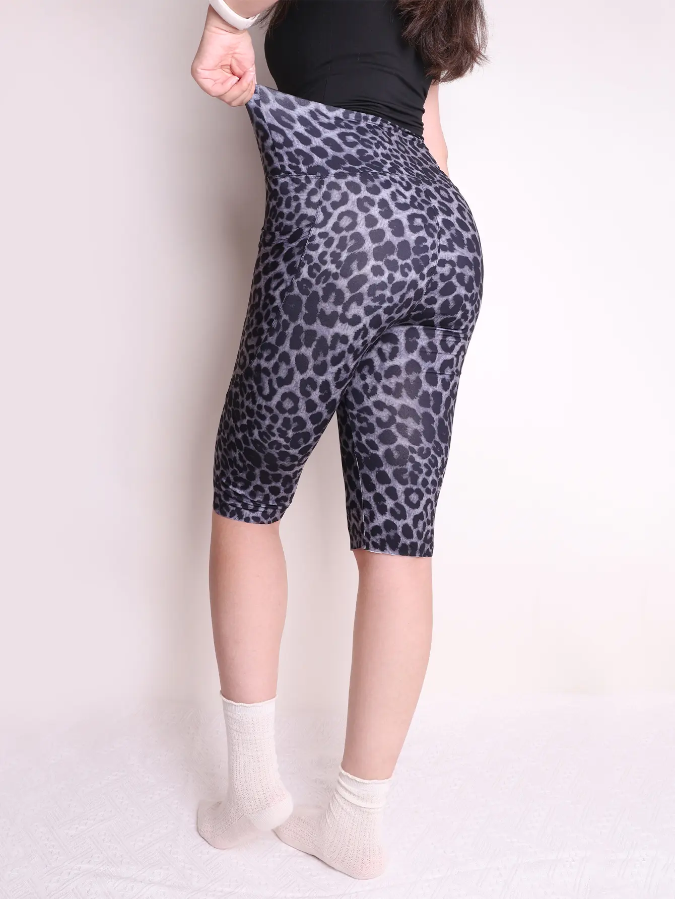 Women's Polyamide-Elastane Blend Sexy Blue Leopard Print Yoga Leggings - Wide Fitted Waistband, Tummy Control, Pockets, Plus Size (2XL,3XL), Sporty Chic, Ideal for Running/Cycling, Fitness Workouts, All Seasons