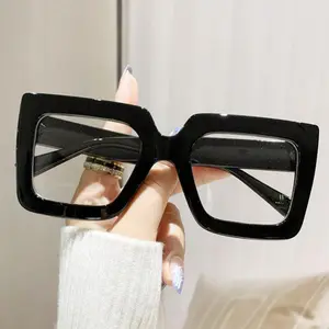 1 pair of neutral retro oversized square frame glasses, high-quality PC frame is lightweight, comfortable and versatile, suitable for daily wear and outdoor activities, blocking blue light and UV rays to protect the eyes.