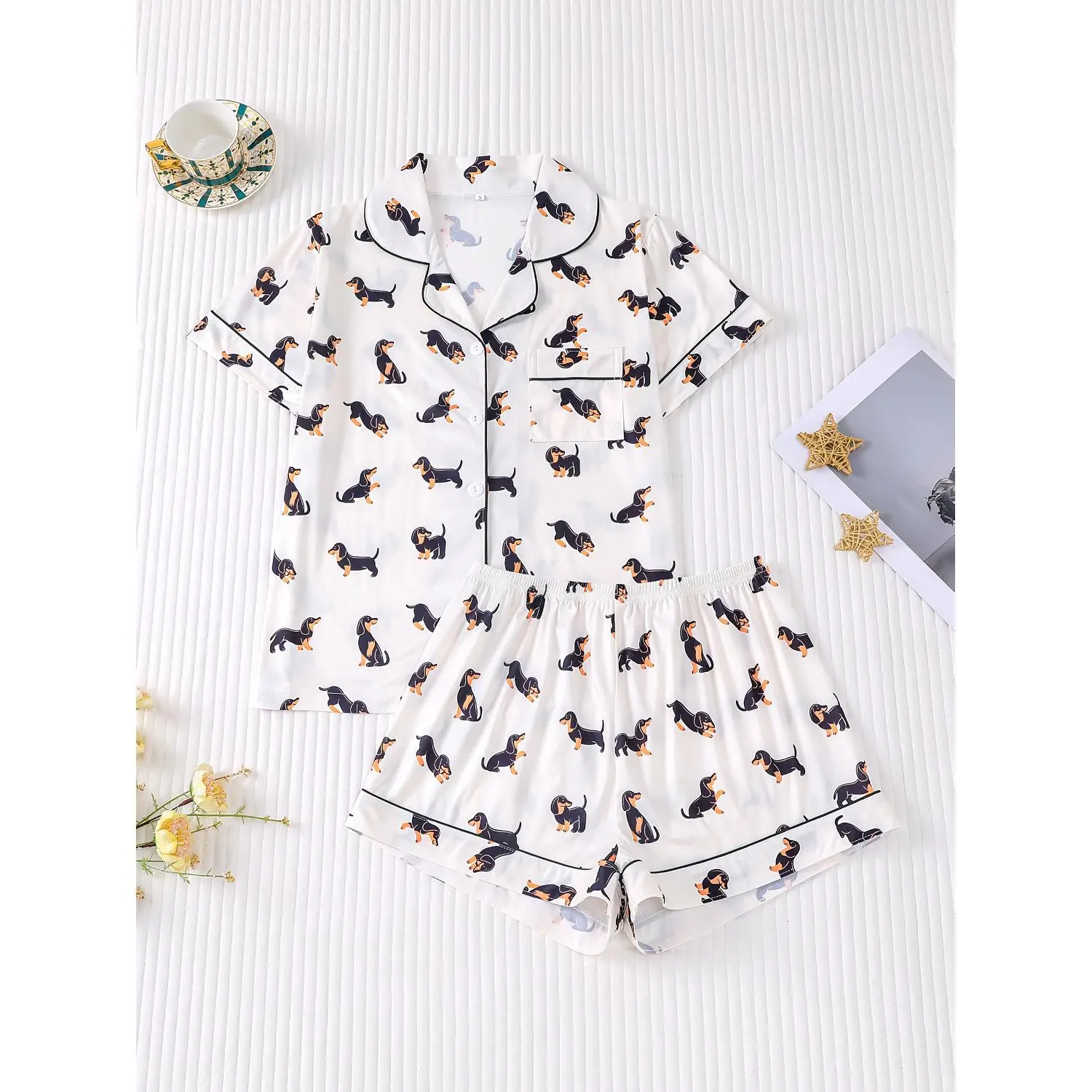 2-Piece Adorable Dachshund Women's Pajama Set, Short Sleeve Collared Button-Down Soft Top and Relaxed Elastic-Waist Shorts, Stylish Everyday Loungewear, Festive Party Sleepwear, Casual Outdoor Home Comfort Nightgown