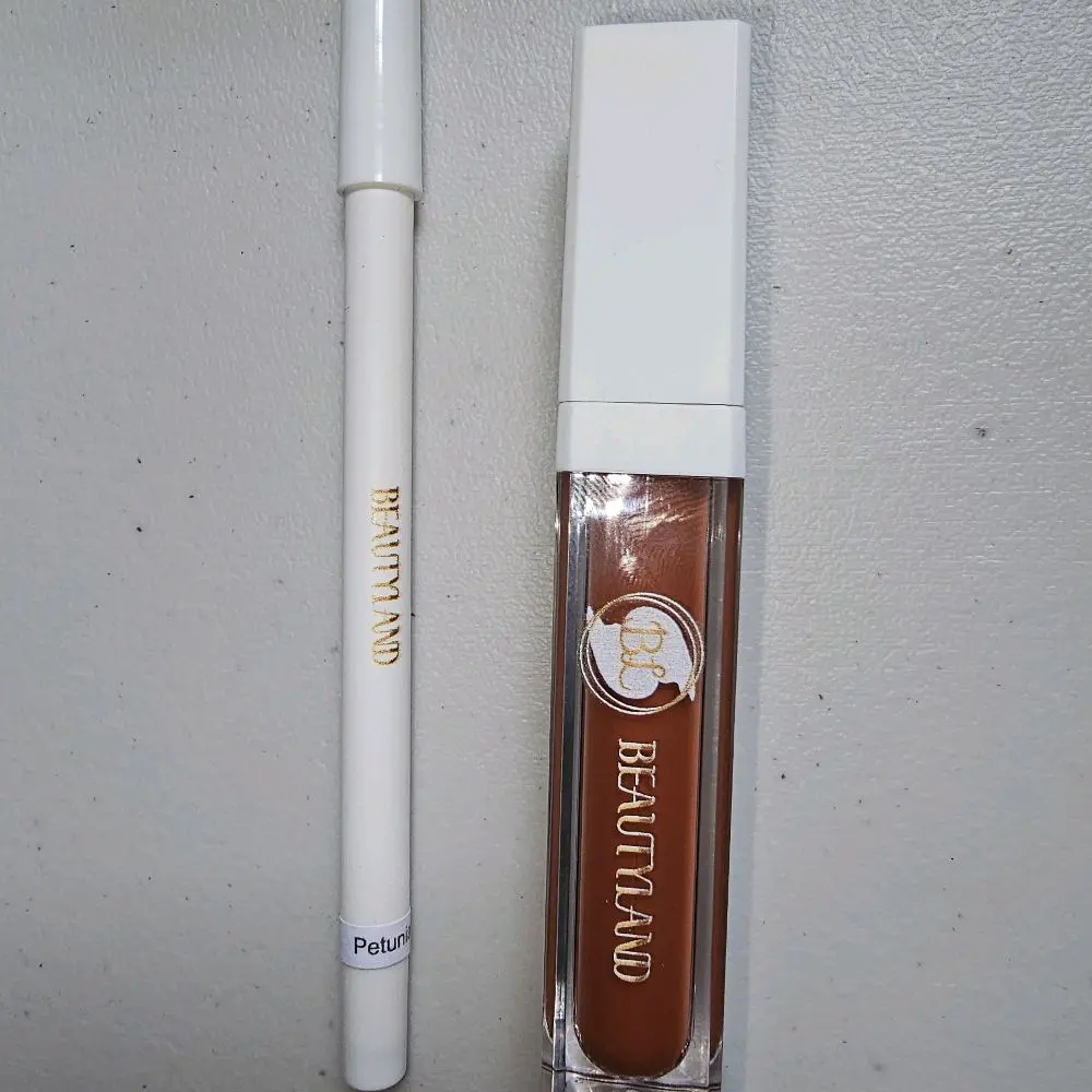 Matte liquid lipstick and lip liner