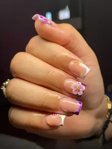 10pcs Y2K Style 3D Purple Floral Short Press On Nails, Handmade Purple Floral French Square Nails, Nude Pink Base Color With Purple Floral Decor, 3D Flower Design With Gold Bead Elements, Elegant & Romantic, Great Gift For Women & Girls