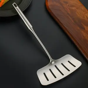 304 Stainless Steel Fish Spatula and Pancake Flipper, Ideal Kitchen Cooking Tool for Flipping, Frying, Draining Oil, Perfect for Kitchen Use