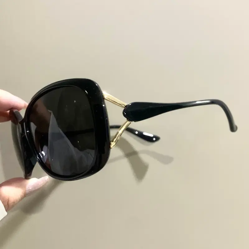 Punk Large Frame Glasses, Novelty Hollow Metal Hinge Eyeglasses for Men and Women, Fashionable and Trendy Eyewear, Trendy Beach Eyewear, Cool Glasses
