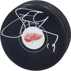 Steve Yzerman Detroit Red Wings Autographed Hockey Puck - Fanatics Authentic Certified