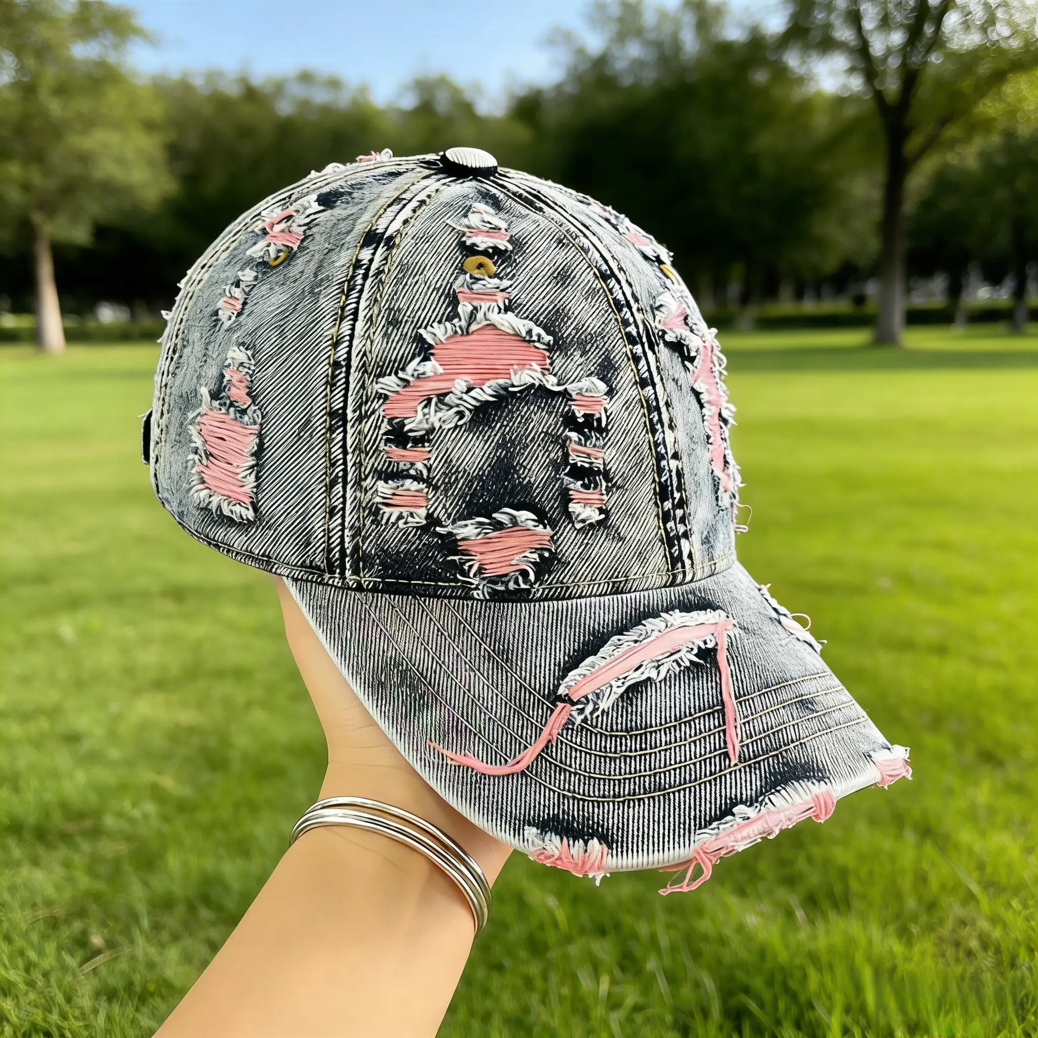 Washed & Distressed Denim Baseball Cap — A Unisex, Adjustable Hat with a Vintage Aesthetic. Ideal for Outdoor Sun Protection, This Versatile and Practical Accessory Is Perfect for Hiking, Cycling, and Everyday Casual Wear—Offering Both Comfort and Style.