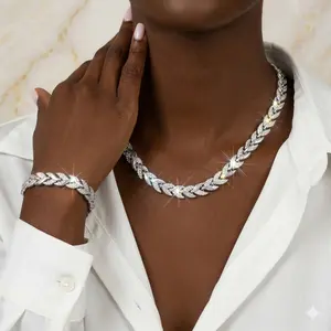 1 Bracelet 1 Necklace Light Luxury Elegant Design Inlaid Glass Rhinestone Fish Tail Jewelry Set Suitable for Women's Autumn And Winter Banquet Daily Matching