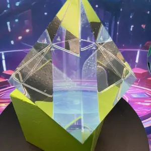 51/55 Asfour Clear crystal pyramid