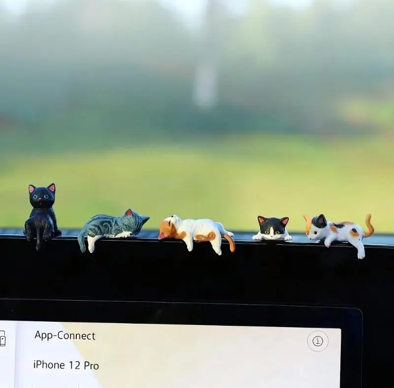 5-Piece Small Resin Mini Cat Desk Figurines, Multi-Pose Kitty Ornaments, Cute Cartoon-Style Decor for Home Offices & Cubicles (Indoor Recreation Accessory)