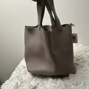 Pre-owned Ponpon LambSkin Tote Bags Gray Hermès Picotin Lock 18 bucket bag