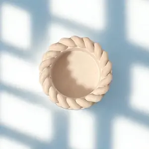 Sculpted Tea Light Candle Holder - Elegant Rope Design for Home Decor and Aromatherapy