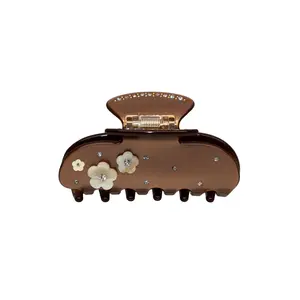 Emi Jay Sweetheart Hair Claw Clip in Soufflé