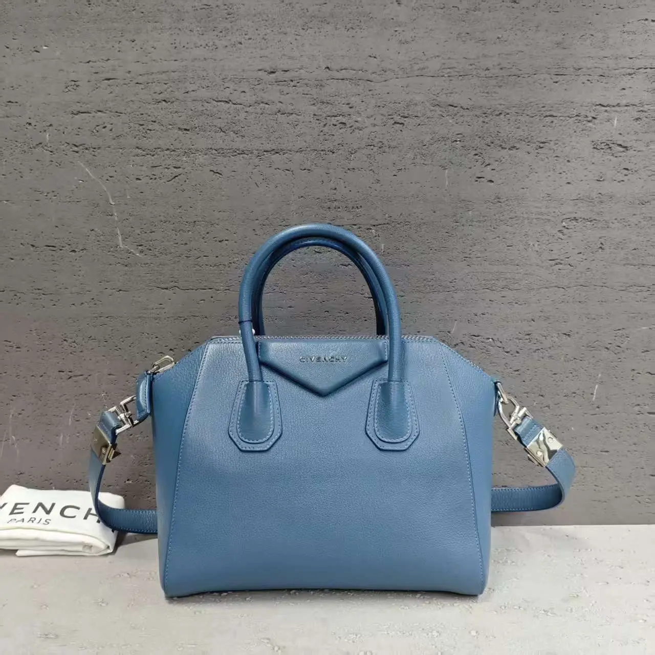 Pre-owned GIVENCHY Leather Shoulder Bags 7.8'' R989 Shoulder Bag C14307074859 0730 T5 Betsy