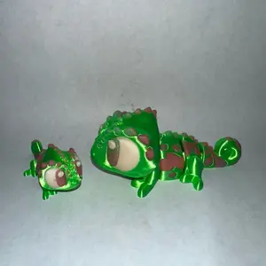 Flexi Chameleon Figurine  (mini or small) 3D printed