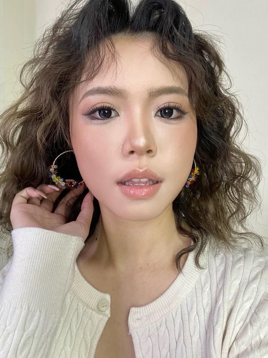 ANDKISS Silver-Post Hoop Earrings with Round Glass Pearls. Versatile "Dopamine" Colors. Sweet & Charming. Light Luxury, Niche Design. Instagram-Style. Fashionable Jewelry. Ideal Gift for Adults. A Perfect Choice for Gifting.