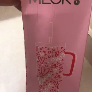 Product Review of 40oz Vacuum Flask, Vacuum Insulated Tumbler, Stainless Steel Water Bottle with Handle, Large Capacity Drinking Cup for Home Office Outdoor Camping from T**💕