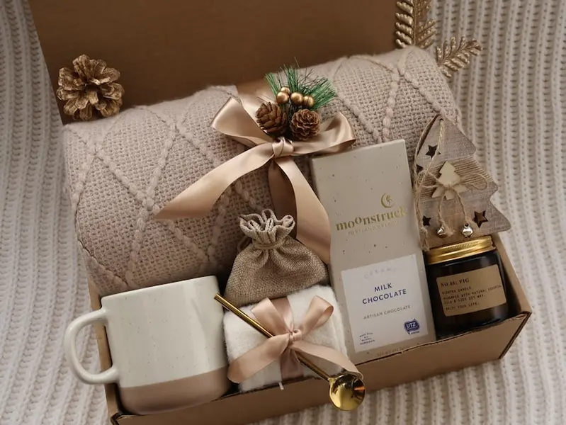 Holiday Gift Box For Family, Couples Gift Set, Hygge Gift Basket For Couples, Gift for her, Cozy Winter Care Package