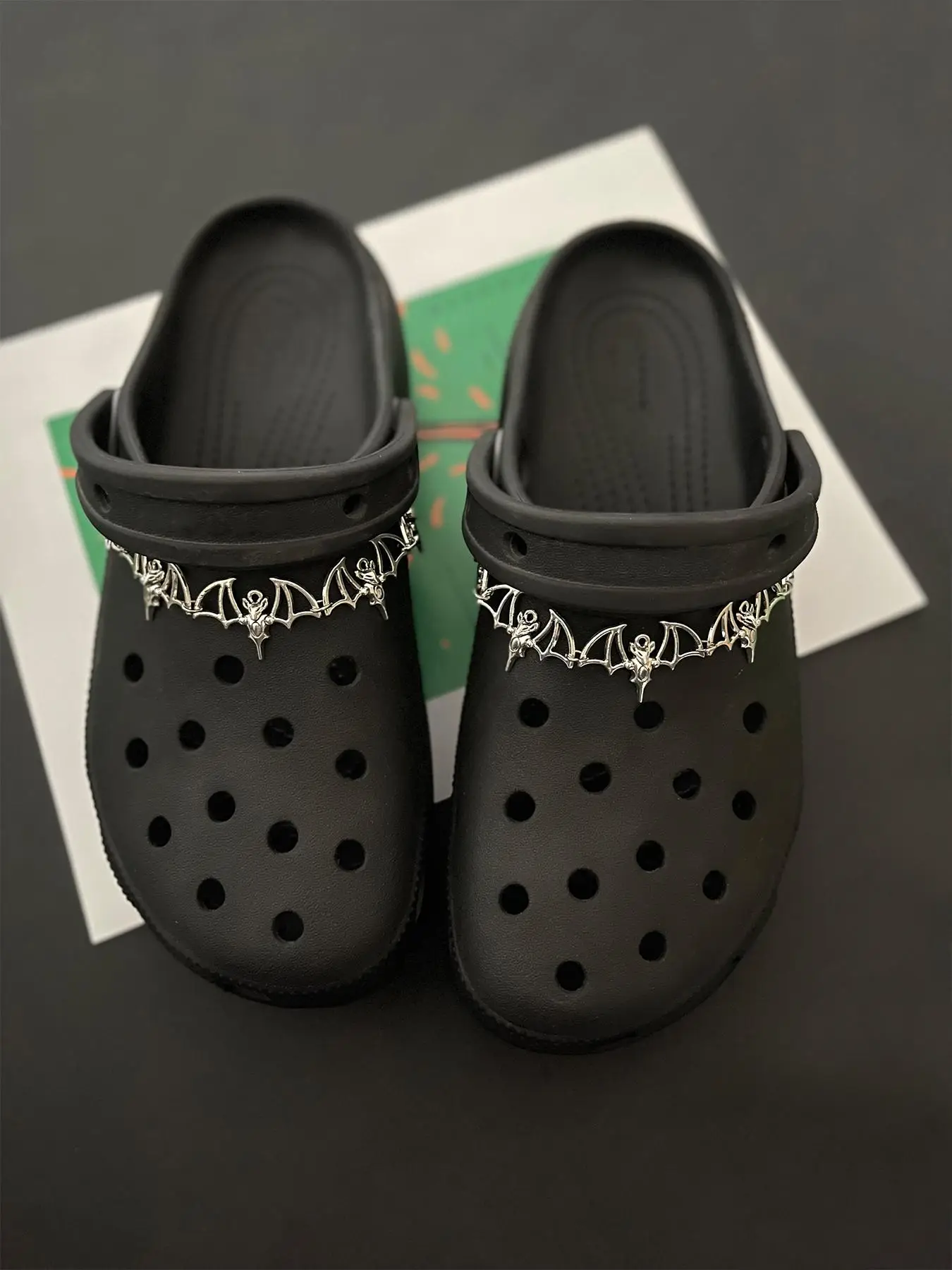 2pcs Punk Style Bat Chain Shoes Decoration for Vented Clog, Fashionable Novelty Shoes Decorations for Clogs Design, Dazzling Glamour Trendy Holiday Sh