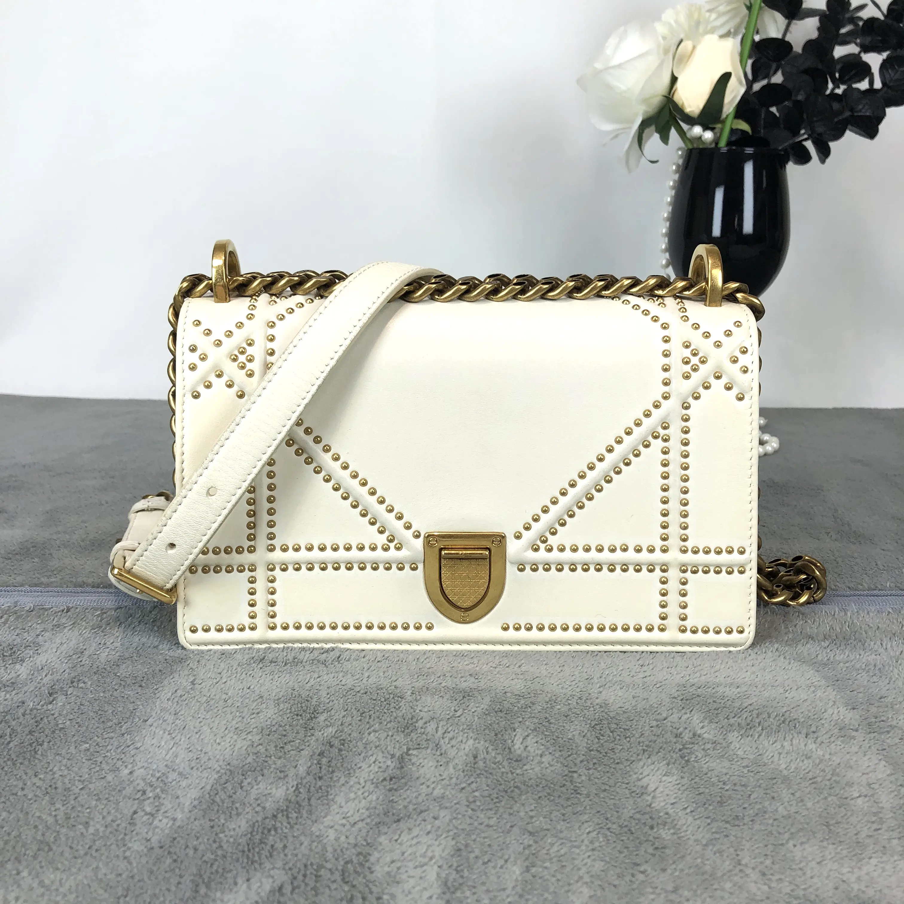 Pre-owned Dior Leather Boxy flap Diorama Studded Shoulder Bag 26571789