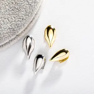 New personality and fashion selling fangs and fangs in Europe and America Halloween funny explosions small tiger teeth wild braces for men and women exquisite daily fashion accessories.