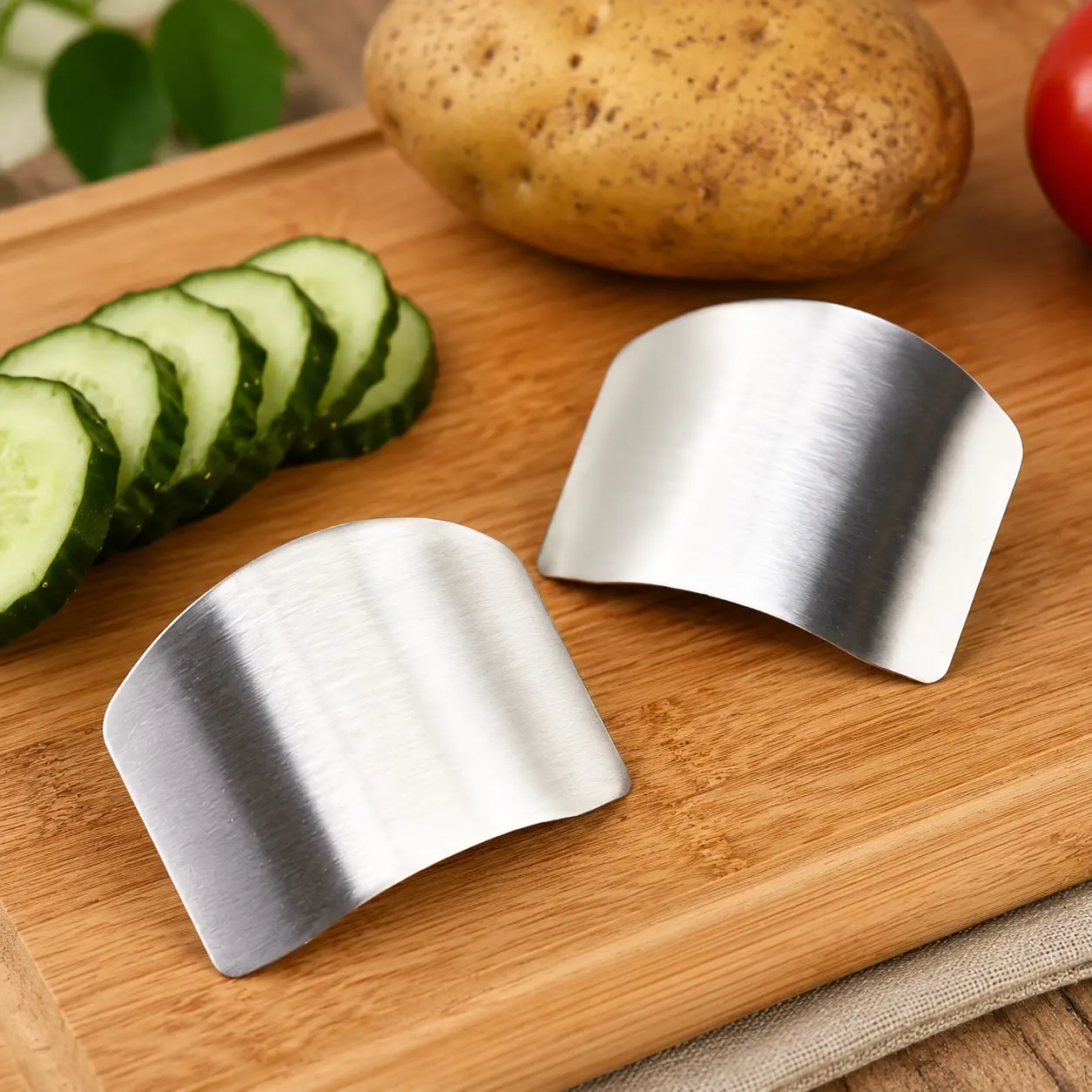 Kitchen Finger Guard, Home Safety Supply - Finger Protection for Chopping, Ideal Party Gift for Gift Givers