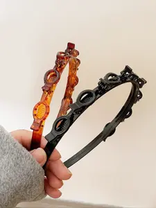 A novel multifunctional adjustable headband, fashionable headwear, and hair accessories that look elegant and minimalist for daily wear, making it a surprising and exquisite small gift