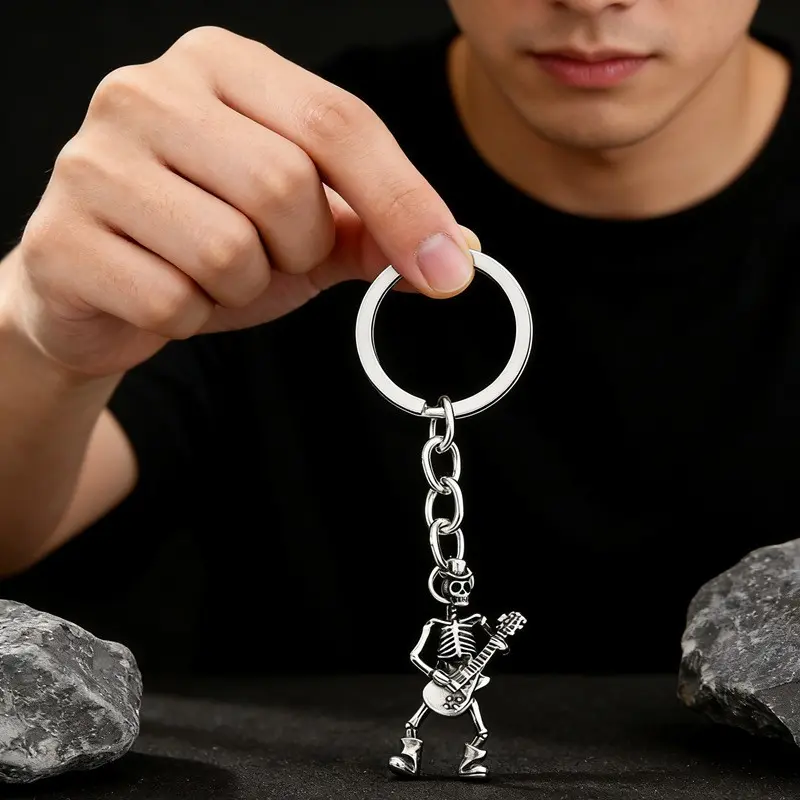 Fashionable Retro Skull Guitar Keychain, Unique Men's Car Key Holder, Simple Design Bag Accessory, Perfect for Stylish