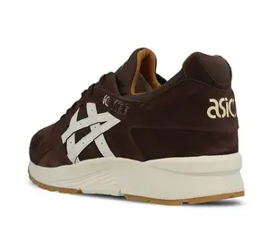 Dark Brown Suede Retro Sneakers – Classic Low-Top Design with Cream Midsole & Gum Outsole