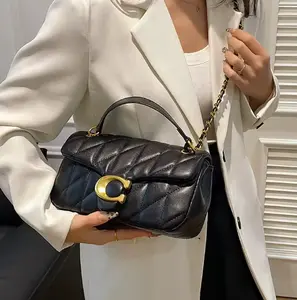 2026 New Women's Pink Quilted Shoulder Bag, C-shaped Metal Buckle Chain Crossbody Purse, Fashion Flap Handbag for Ladies