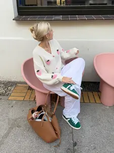 Women's Autumn And Winter New V-Neck Three-Dimensional Strawberry Pattern Decoration Long-Sleeved Knitted Cardigan, Loose Casual Romantic Sweater, Knitwear, Daily, Dating, Valentine's Day Tops, Embroidery Sweater Cardigan