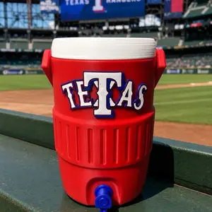 Red and Blue Can Cooler