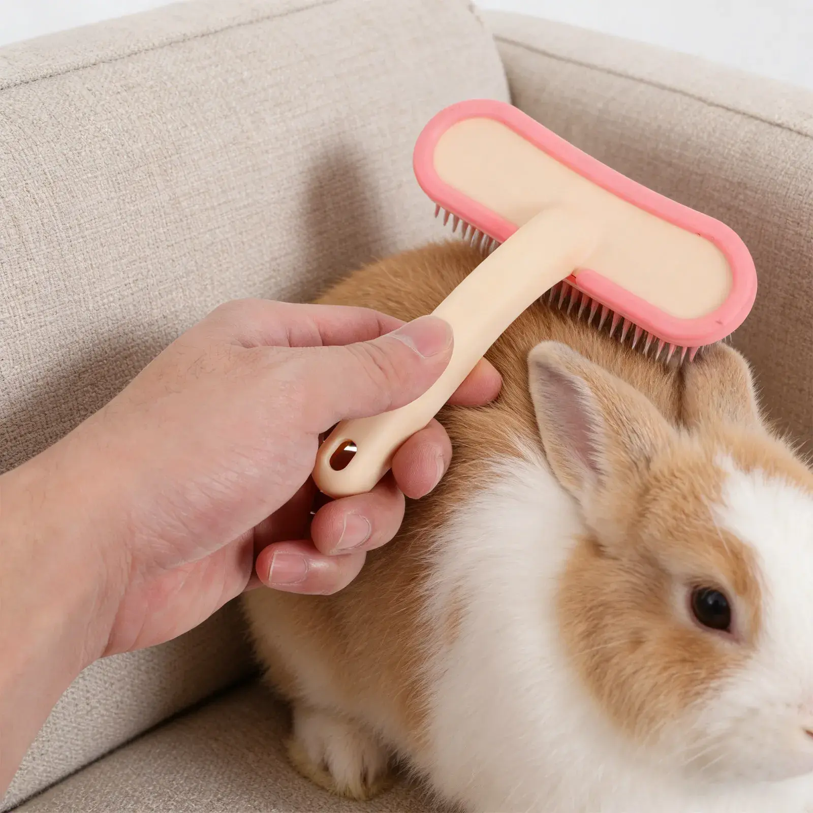 Rabbit Deshedding Brush - 1-Piece Waterproof Pet Fur Removal Tool with Soft Silicone Bristles, Stress-Relieving Gentle Massage Bath Comb for Bunnies’ Versatile Beauty & Hair Care