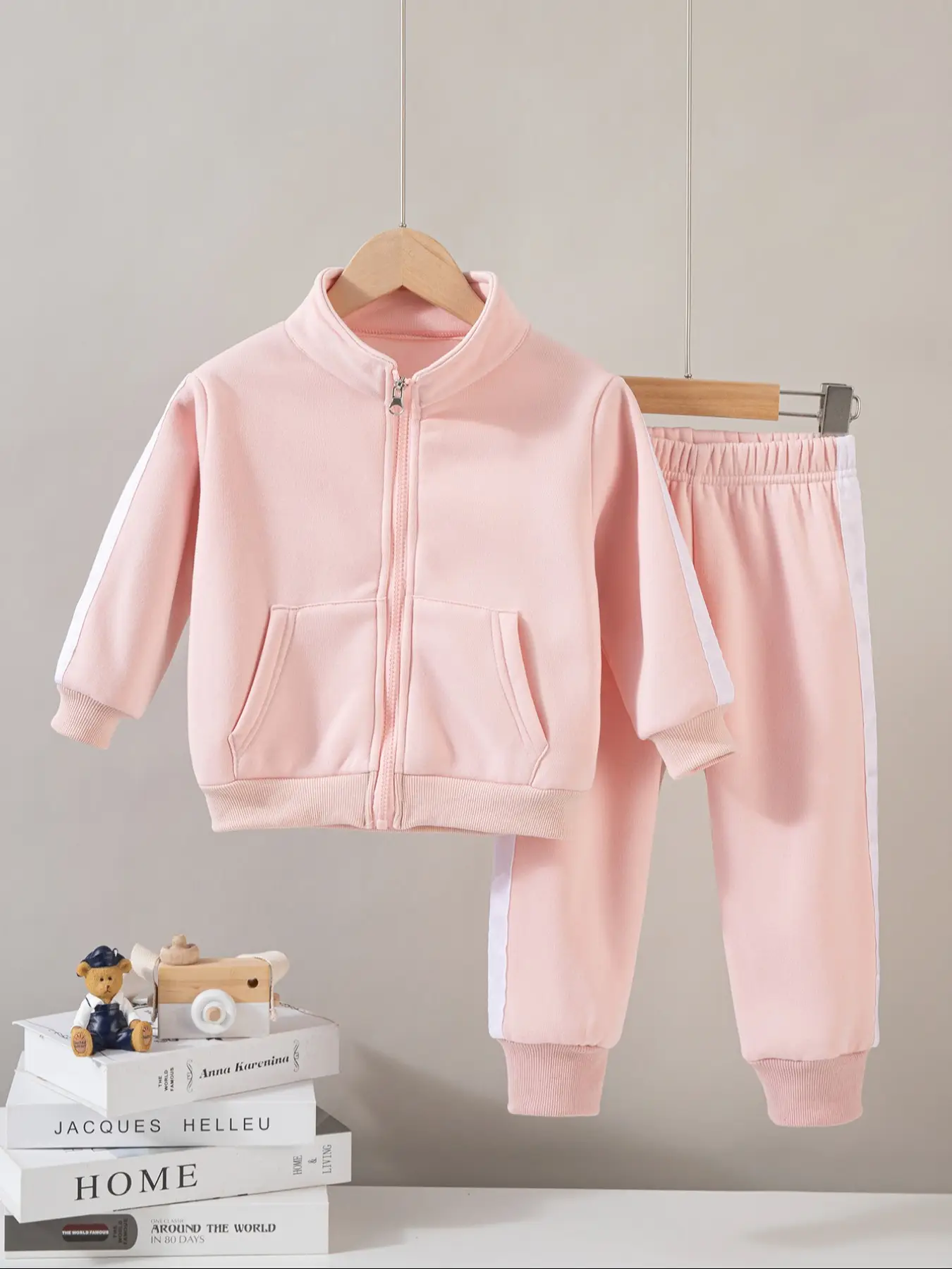 2-Piece Girls' Fashion Sweatshirt Set Autumn/Winter Long-Sleeved Jacket and Trousers Elegant Side Stripes, Small Stand Collar, Zipped Pockets Jacket a