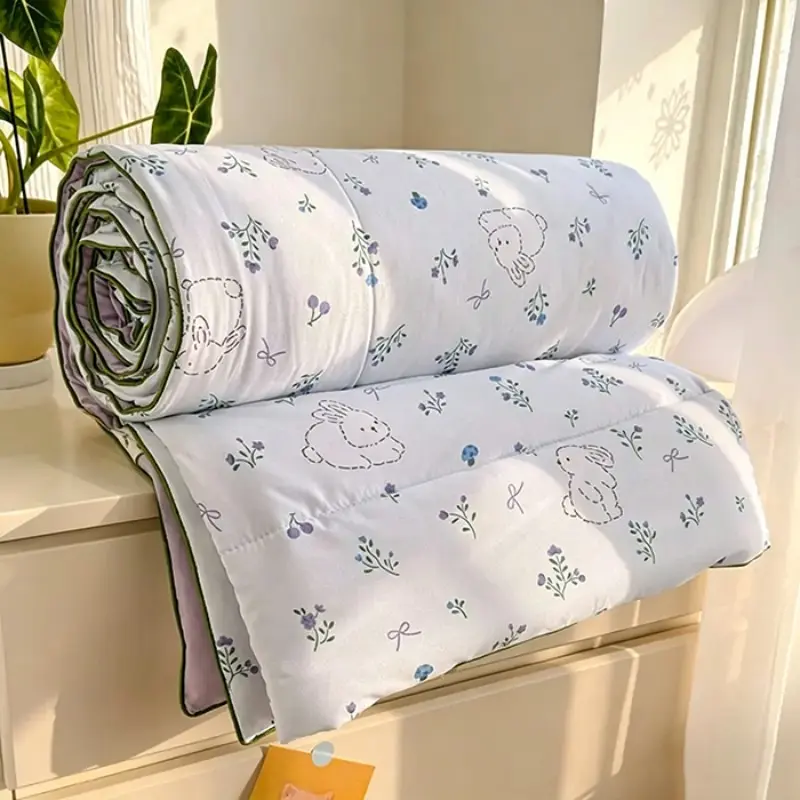 1 pc of small floral print summer quilt, super soft and skin-friendly air-conditioned quilt, suitable for use in all seasons, bedrooms, and living rooms