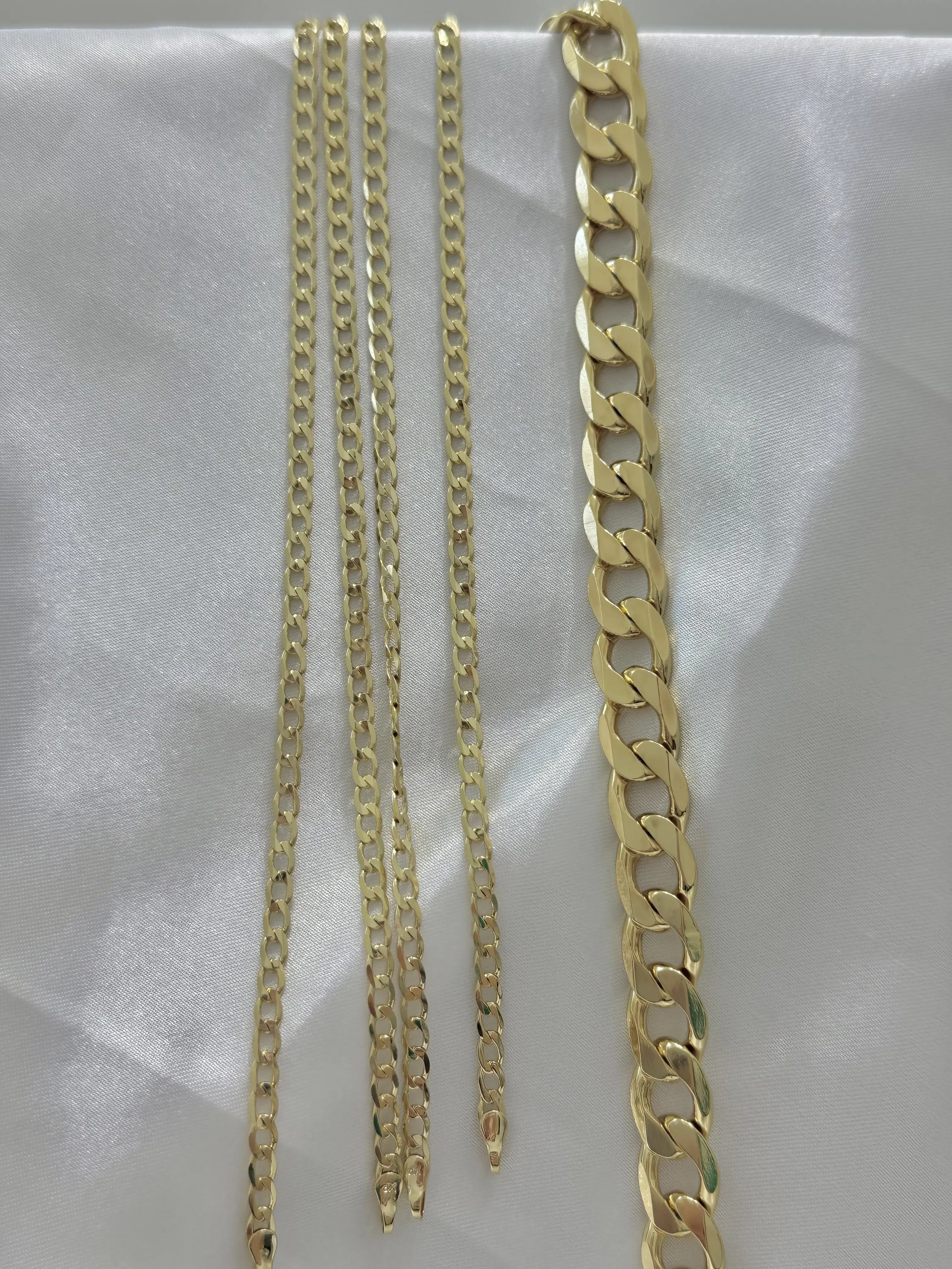 TOBILLERAS CUBANAS 27 CM Gold-Plated Cuban Link Chain for Men Women Fashion Jewelry Unisex Style Gold-Plated Design Versatile Accessory
