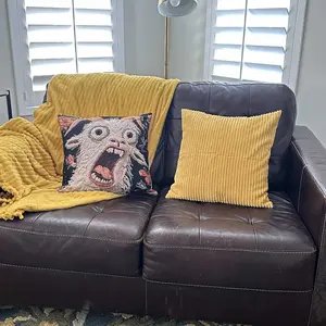 18x18 Inch Funny Screaming Goat Pillowcase - Short Plush Abstract Animal Print, Zipper Closure Home Party Decor (Pillow Not Included)