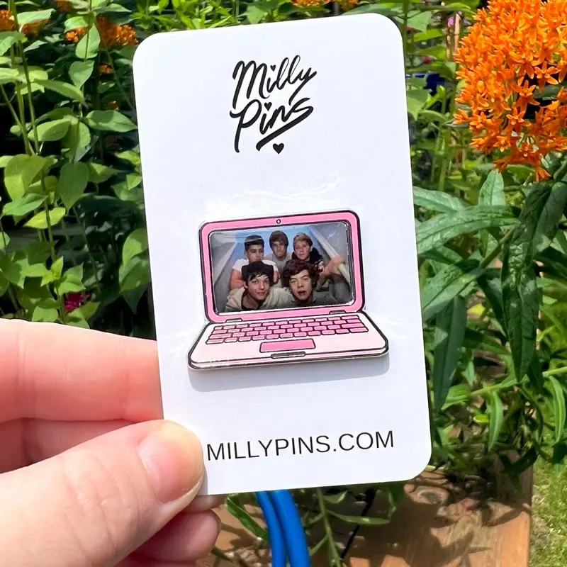 X Factor Video Diary Laptop - One Direction Enamel Pin - 1D Fan Merch