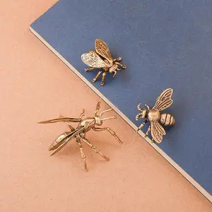 1 Piece Miniature Simulation Insect Desk Ornament Brass Bee Figurines Table Tea Pets Antique Copper Crafts Home DecorationHot
