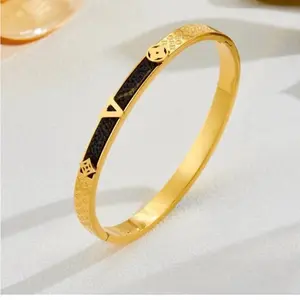 Elegant Heart Shape Titanium Steel 18K Gold Plated Bangle with Unique Design Elements